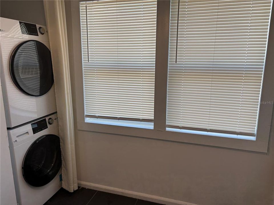 For Rent: $2,475 (2 beds, 1 baths, 728 Square Feet)
