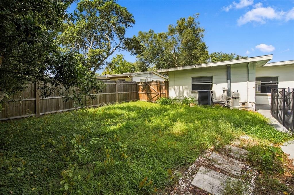 For Rent: $2,200 (3 beds, 2 baths, 1009 Square Feet)