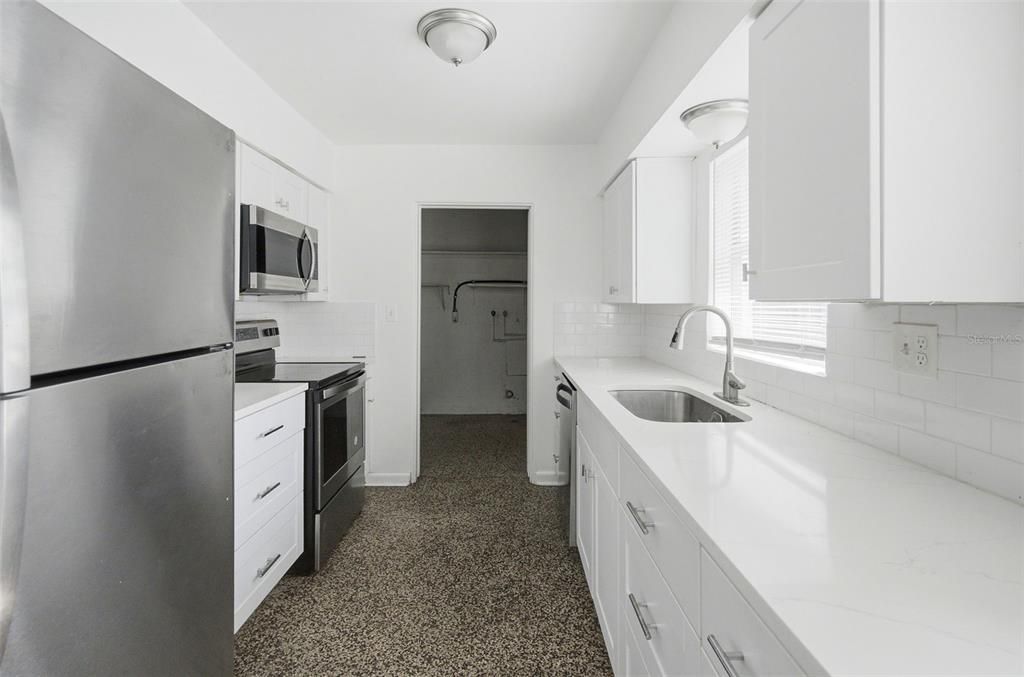 For Rent: $2,200 (3 beds, 2 baths, 1009 Square Feet)