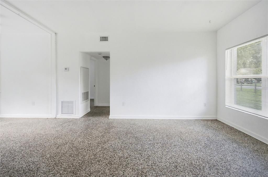 For Rent: $2,200 (3 beds, 2 baths, 1009 Square Feet)