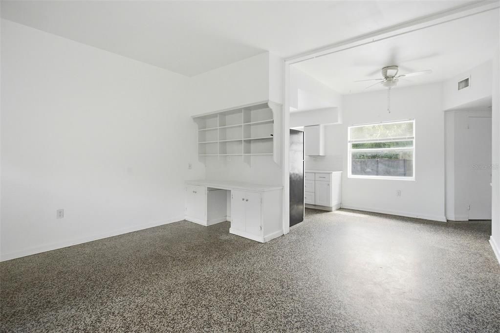 For Rent: $2,200 (3 beds, 2 baths, 1009 Square Feet)