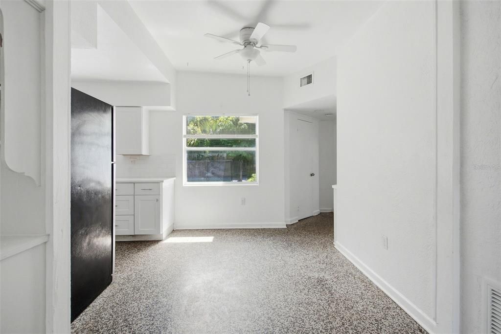For Rent: $2,200 (3 beds, 2 baths, 1009 Square Feet)