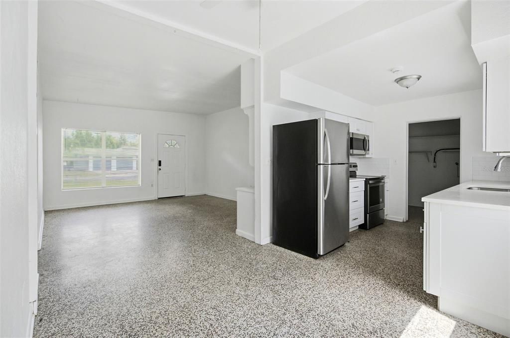 For Rent: $2,200 (3 beds, 2 baths, 1009 Square Feet)