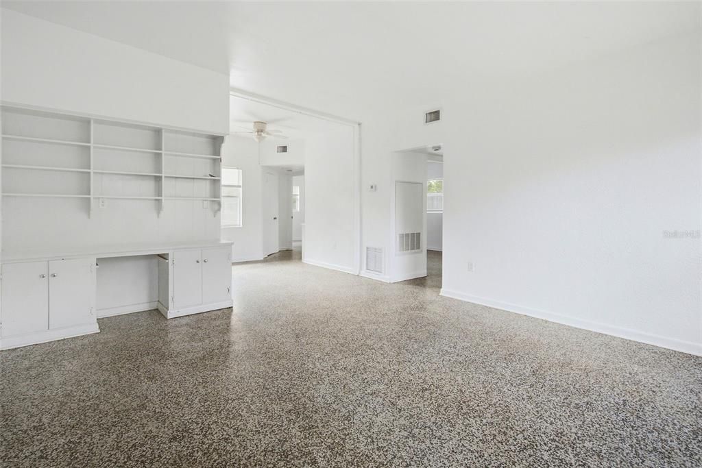For Rent: $2,200 (3 beds, 2 baths, 1009 Square Feet)