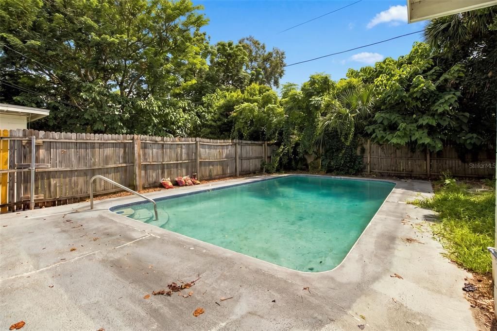 For Rent: $2,200 (3 beds, 2 baths, 1009 Square Feet)