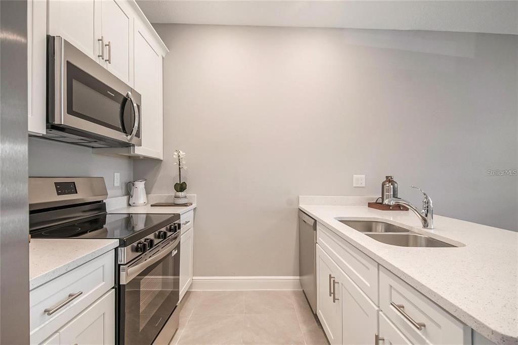 For Sale: $184,900 (2 beds, 2 baths, 1050 Square Feet)