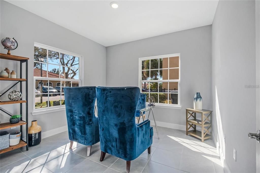 For Sale: $184,900 (2 beds, 2 baths, 1050 Square Feet)