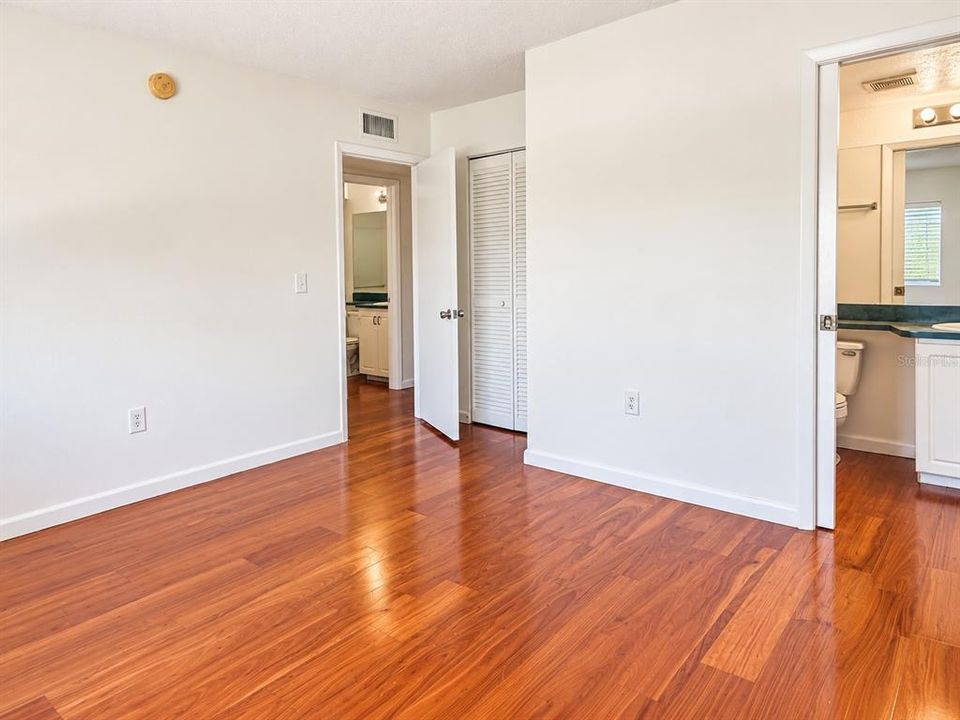 For Rent: $1,400 (3 beds, 2 baths, 700 Square Feet)
