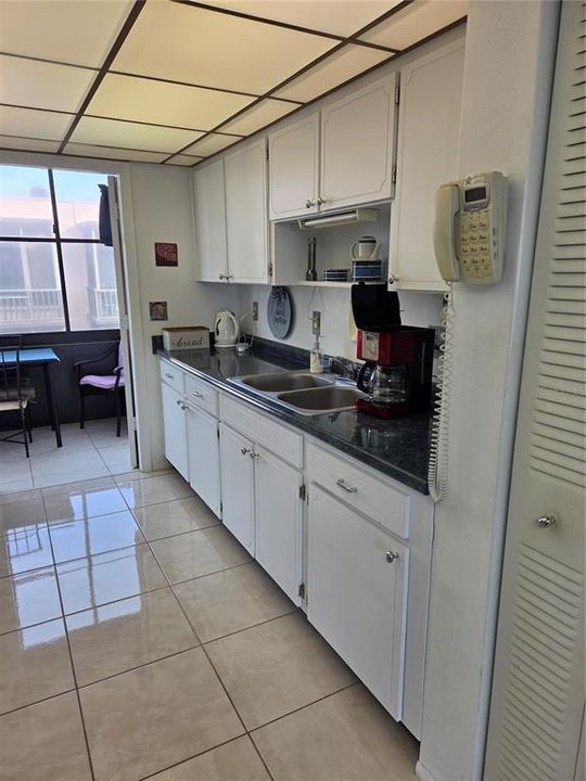 For Sale: $100,000 (2 beds, 2 baths, 915 Square Feet)