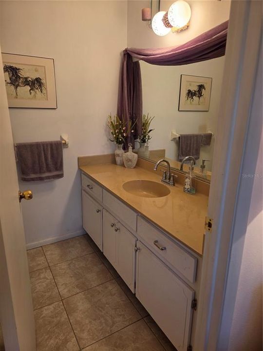 For Sale: $100,000 (2 beds, 2 baths, 915 Square Feet)