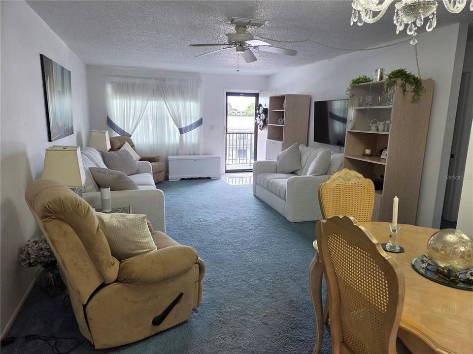 For Sale: $100,000 (2 beds, 2 baths, 915 Square Feet)