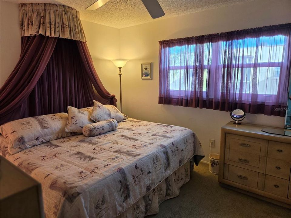 For Sale: $100,000 (2 beds, 2 baths, 915 Square Feet)