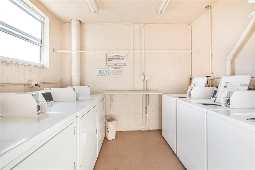 На продажу: $112,900 (2 спален, 2 ванн, 1144 Квадратных фут)