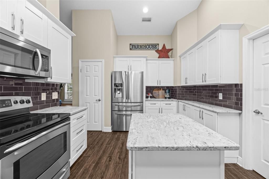 For Sale: $520,000 (4 beds, 3 baths, 2400 Square Feet)