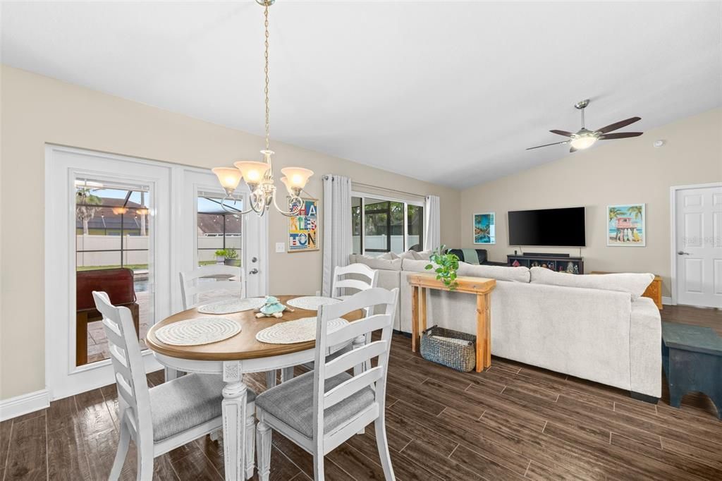 For Sale: $520,000 (4 beds, 3 baths, 2400 Square Feet)