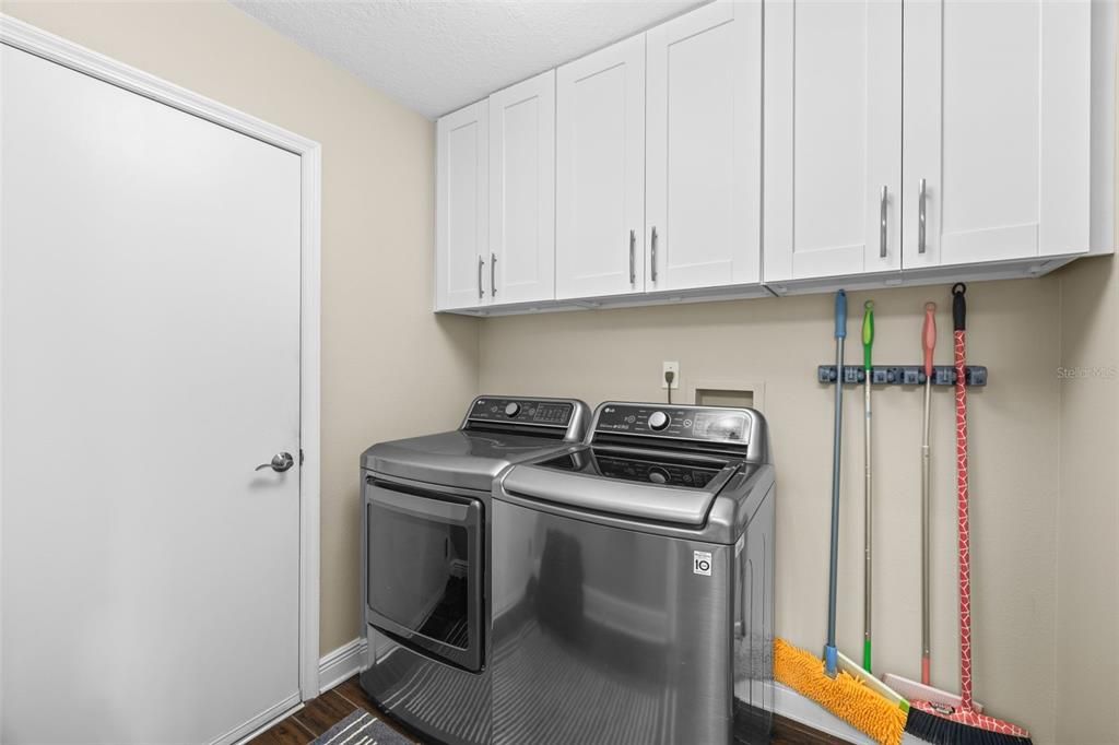 For Sale: $520,000 (4 beds, 3 baths, 2400 Square Feet)
