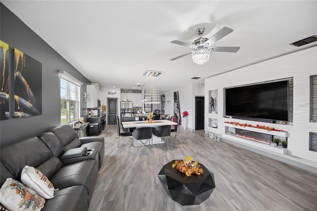 For Sale: $415,000 (4 beds, 2 baths, 1901 Square Feet)