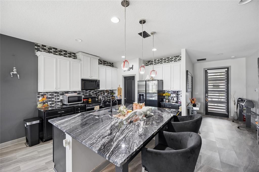 For Sale: $415,000 (4 beds, 2 baths, 1901 Square Feet)