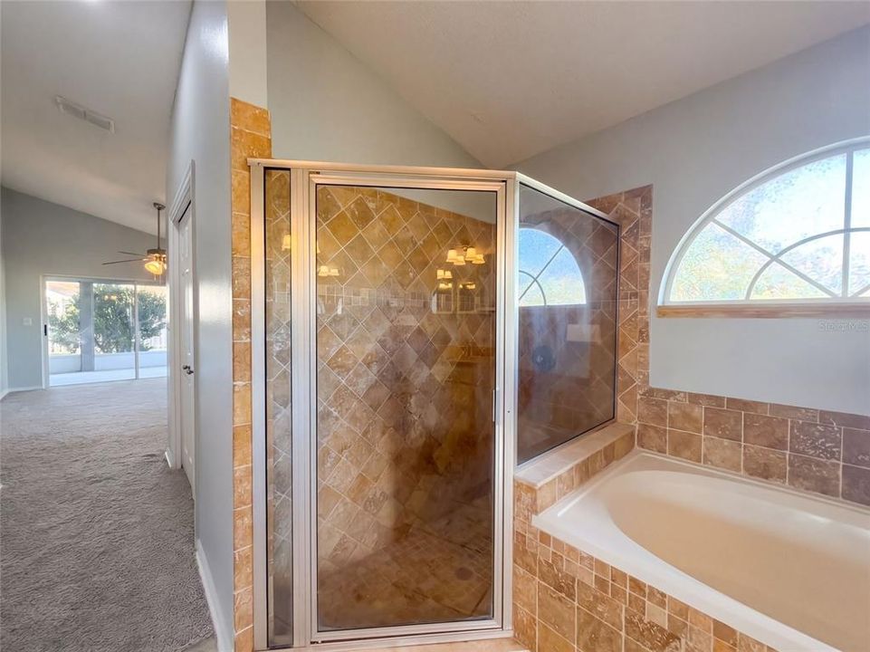 En Venta: $368,000 (4 camas, 2 baños, 1977 Pies cuadrados)