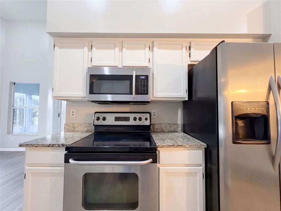 En Venta: $368,000 (4 camas, 2 baños, 1977 Pies cuadrados)