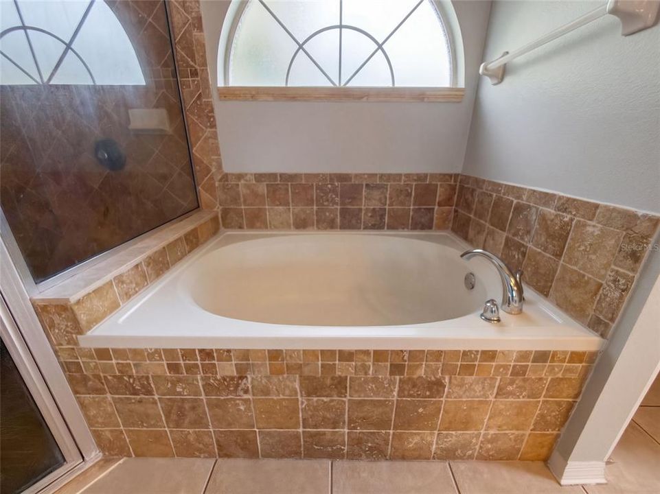En Venta: $368,000 (4 camas, 2 baños, 1977 Pies cuadrados)