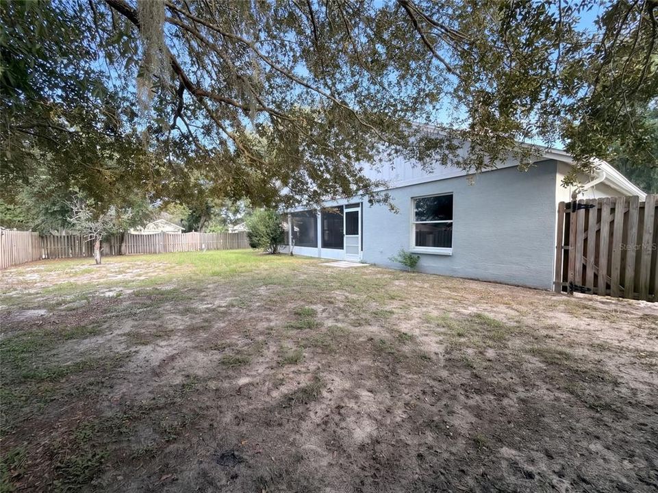 En Venta: $368,000 (4 camas, 2 baños, 1977 Pies cuadrados)