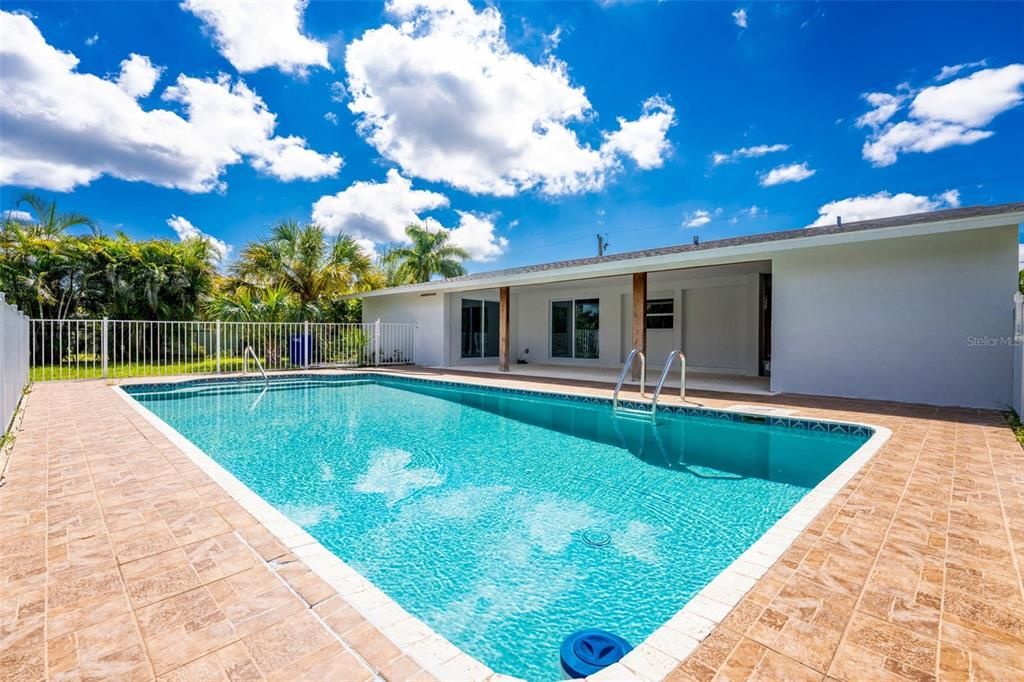 En Venta: $369,000 (2 camas, 2 baños, 931 Pies cuadrados)