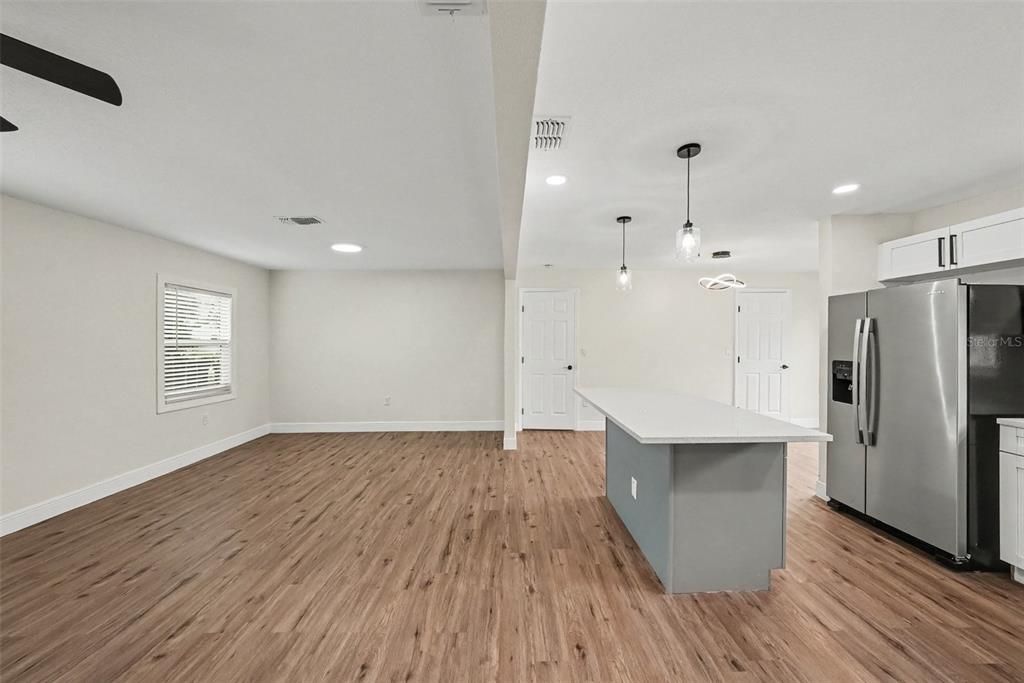 На продажу: $399,900 (3 спален, 2 ванн, 1240 Квадратных фут)