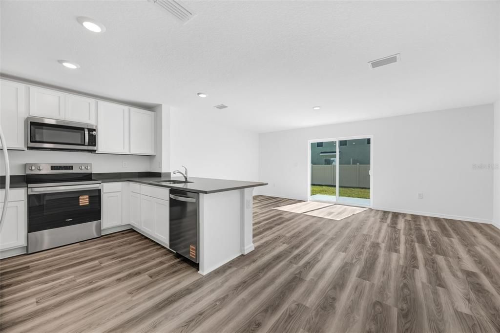 For Rent: $2,200 (3 beds, 2 baths, 1464 Square Feet)