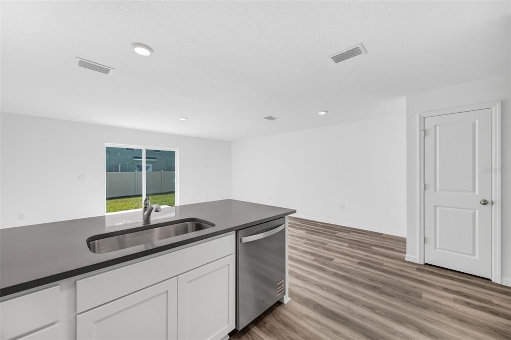 For Rent: $2,200 (3 beds, 2 baths, 1464 Square Feet)