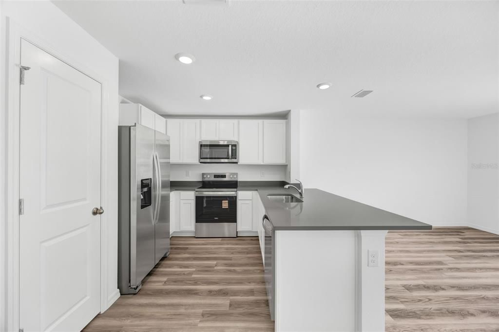 For Rent: $2,200 (3 beds, 2 baths, 1464 Square Feet)