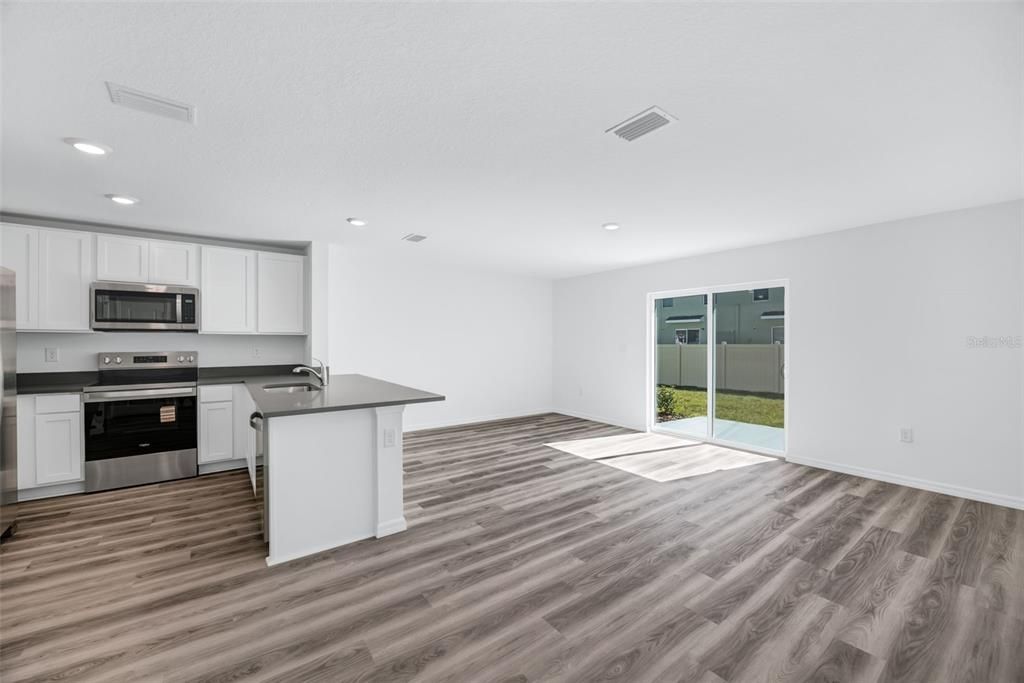 For Rent: $2,200 (3 beds, 2 baths, 1464 Square Feet)