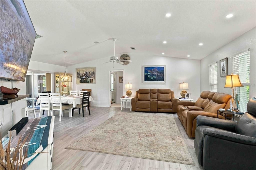 На продажу: $425,000 (3 спален, 2 ванн, 1722 Квадратных фут)