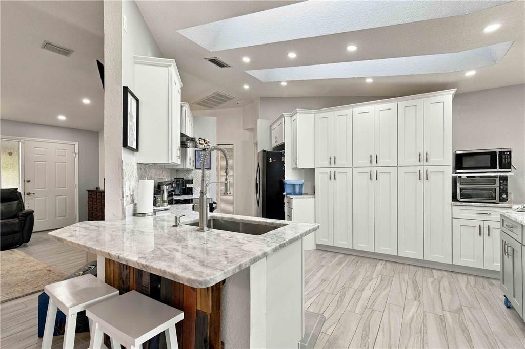 На продажу: $425,000 (3 спален, 2 ванн, 1722 Квадратных фут)