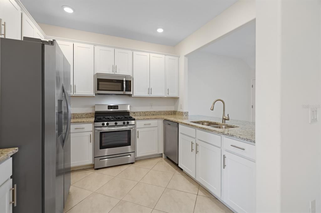 For Rent: $2,700 (3 beds, 2 baths, 1925 Square Feet)