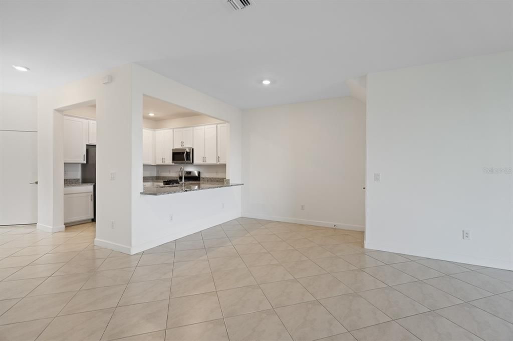 For Rent: $2,700 (3 beds, 2 baths, 1925 Square Feet)