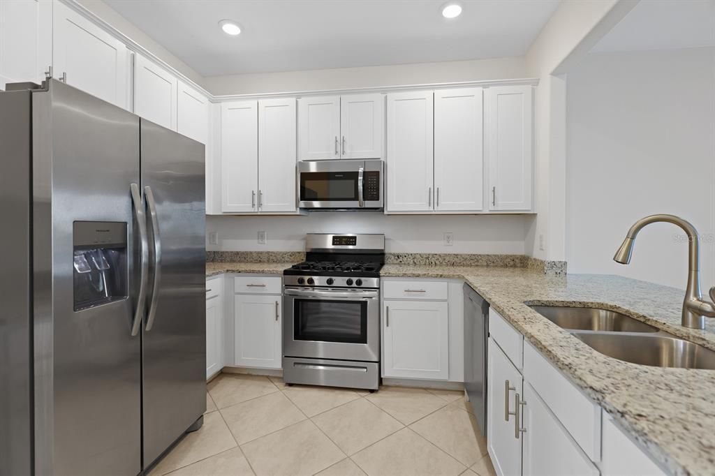 For Rent: $2,700 (3 beds, 2 baths, 1925 Square Feet)