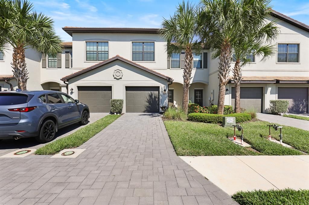 For Rent: $2,700 (3 beds, 2 baths, 1925 Square Feet)