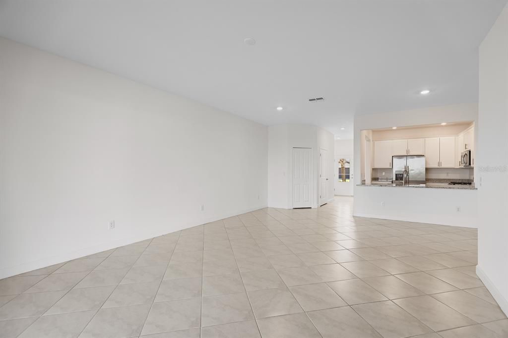 For Rent: $2,700 (3 beds, 2 baths, 1925 Square Feet)