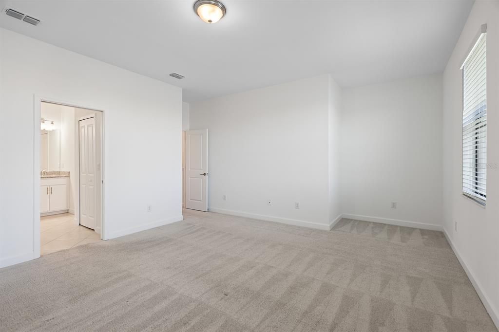 For Rent: $2,700 (3 beds, 2 baths, 1925 Square Feet)
