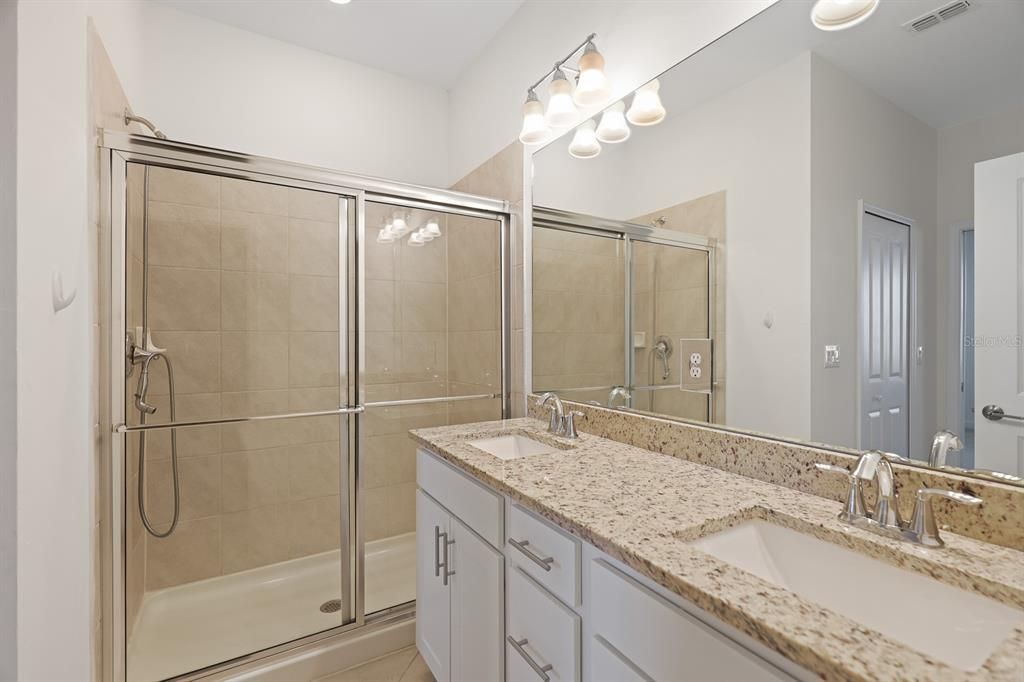 For Rent: $2,700 (3 beds, 2 baths, 1925 Square Feet)