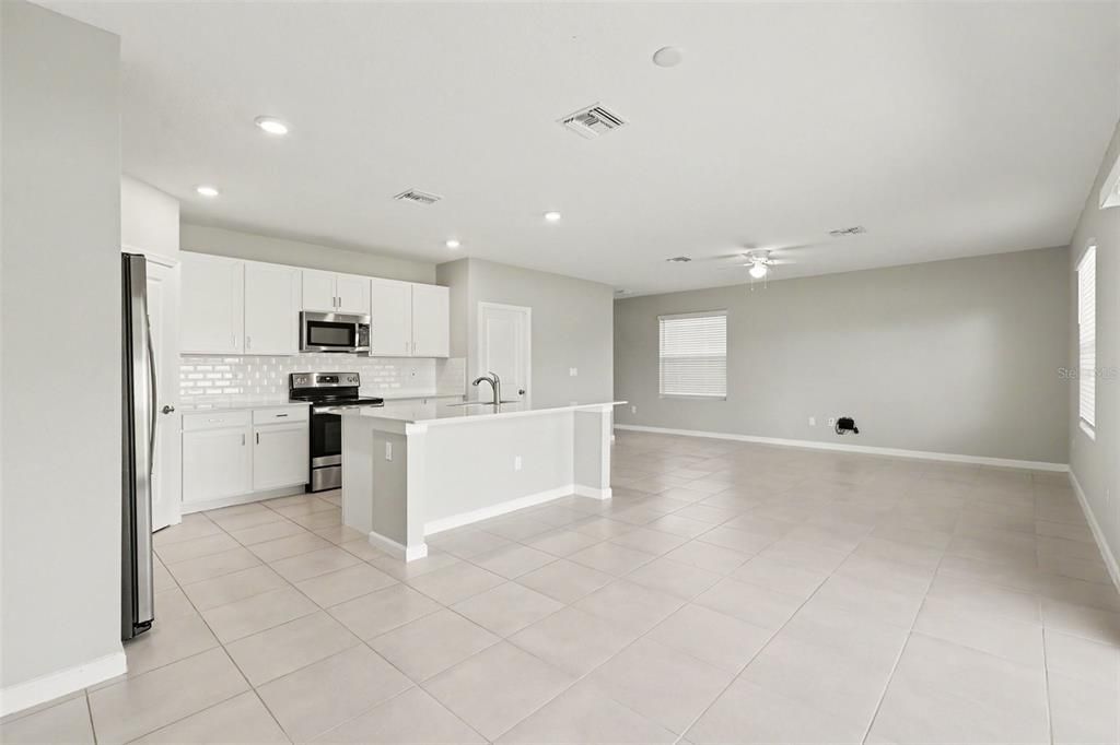 For Sale: $319,900 (4 beds, 2 baths, 1918 Square Feet)
