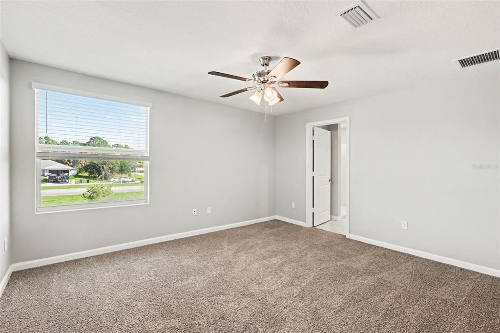 For Sale: $319,900 (4 beds, 2 baths, 1918 Square Feet)