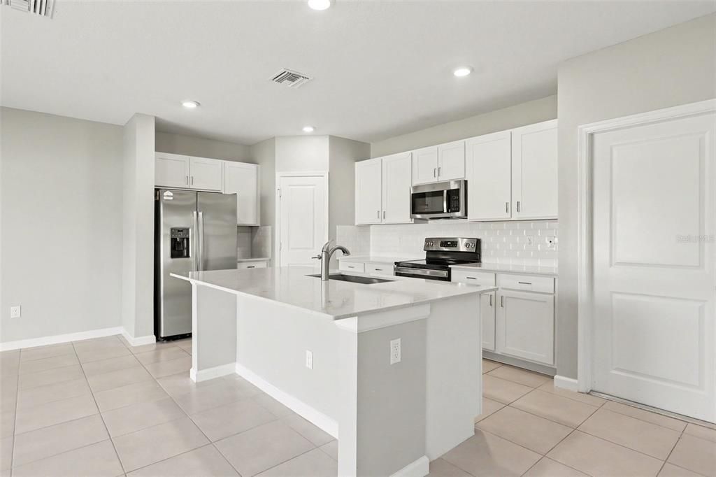 For Sale: $319,900 (4 beds, 2 baths, 1918 Square Feet)