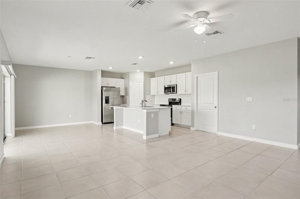 For Sale: $319,900 (4 beds, 2 baths, 1918 Square Feet)