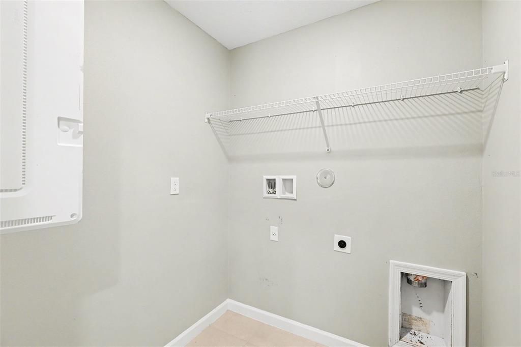 For Sale: $319,900 (4 beds, 2 baths, 1918 Square Feet)