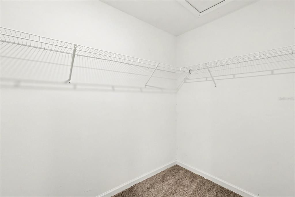 For Sale: $319,900 (4 beds, 2 baths, 1918 Square Feet)