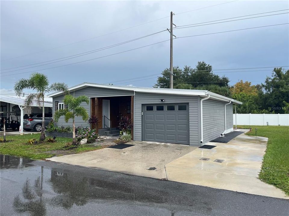 For Sale: $195,000 (2 beds, 2 baths, 736 Square Feet)
