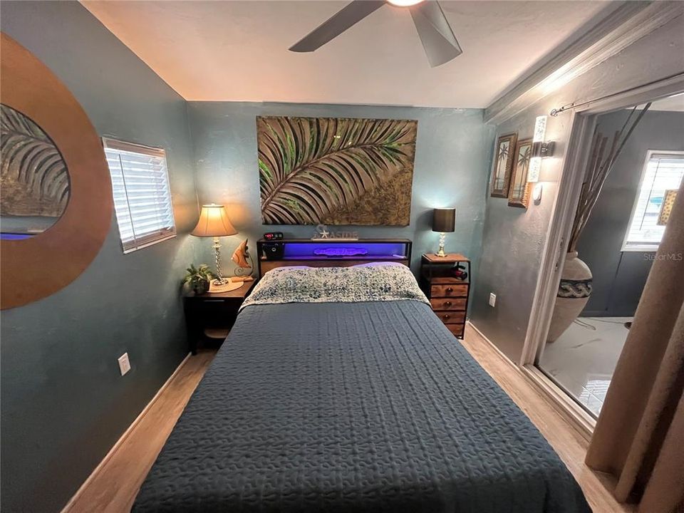 For Sale: $195,000 (2 beds, 2 baths, 736 Square Feet)