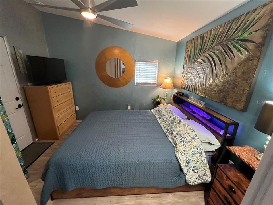 For Sale: $195,000 (2 beds, 2 baths, 736 Square Feet)